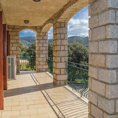 Apartamento Four-bedroom In Propriano